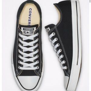 NIB Classic low top Converse - Unisex